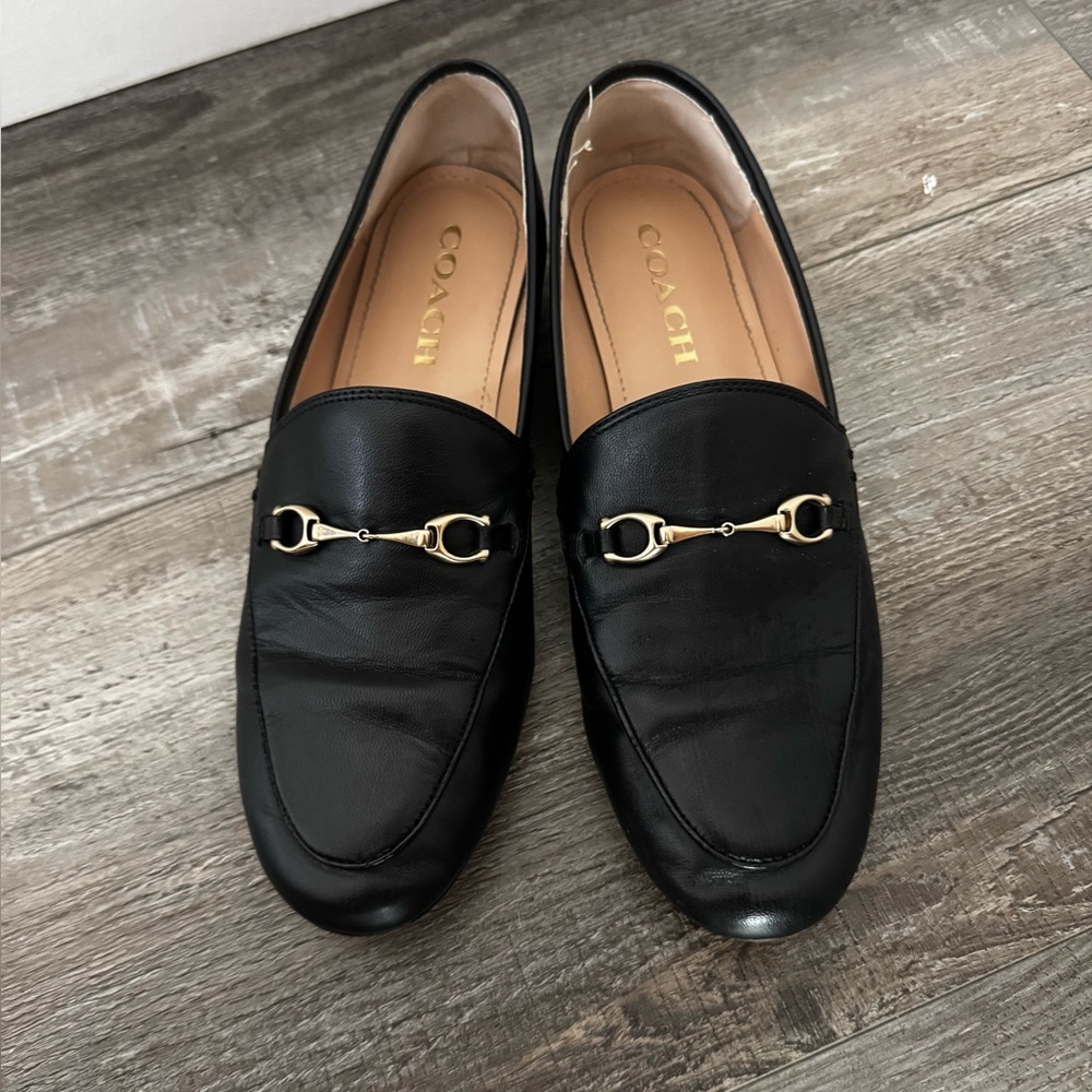 Women’s Coach Classic Black Gold Leather Loafers Size 8 Great Condition